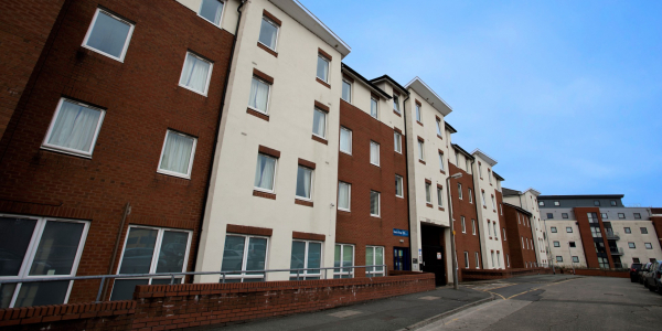 Language course in Preston Academy of English Student residence (off-campus) - Single-person room - No meals